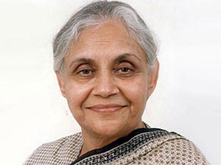 ஷீலா தீட்சித்தைக் குறி வைத்து நாடாளுமன்றத்தில் புயலைக் கிளப்ப தயாராகும் பாஜக-தவிப்பில் அரசு