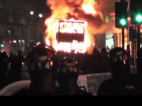 லண்டனில் தொடரும் பயங்கர கலவரம்: ஏராளமான கடைகள், வாகனங்கள் எரிப்பு