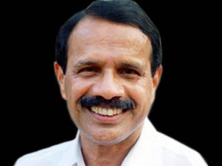 கர்நாடகத்தில் புதிய அமைச்சரவை பதவியேற்பு-12 பேர் எதியூரப்பா ஆதரவாளர்கள்-ஷெட்டருக்கு 9 இடம்