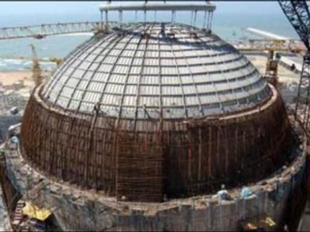 கூடன்குளம் அணு மின் நிலையத்தை எதிர்த்து மக்கள் ஆர்ப்பாட்டம்