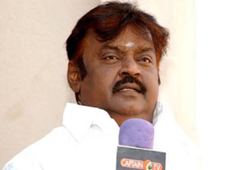 சமச்சீர் கல்வியைக் கற்றால் கிளர்க் ஆகலாம், கலாம் ஆக முடியாது- விஜயகாந்த் தாக்கு