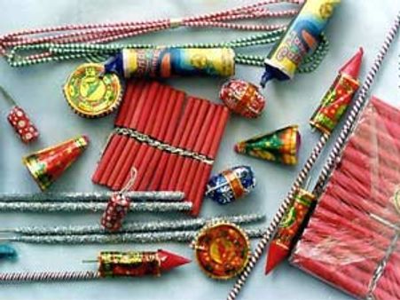 லாரி ஸ்டிரைக்: ரூ.100 கோடி பட்டாசுகள் முடக்கம், திருப்பூரில் பனியன்கள் தேக்கம்