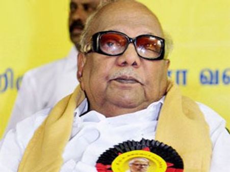 ஏட்டிக்குப் போட்டியாக செயல்பட்டு மக்கள் பணத்தை வீணடிக்கும் அதிமுக அரசு: கருணாநிதி அறிக்கை