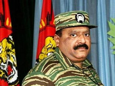 பிரபாகரன் வல்வெட்டித் துறை வீட்டை புல்டோஸர் கொண்டு இடிக்கும் ராணுவம்!