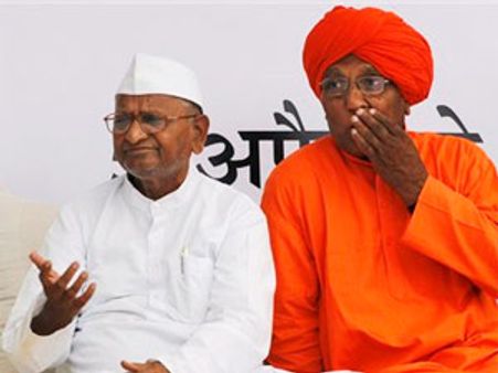 உடைகிறது 'டீம் அன்னா'... சந்தோஷ் ஹெக்டே, அக்னிவேஷ் விலகல்!