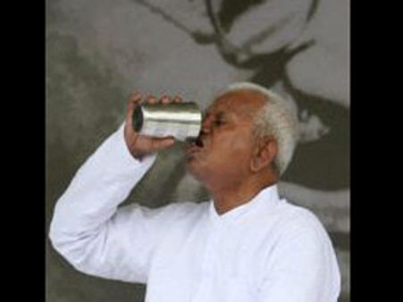 அன்னாவின் நிபந்தனைப்படி நாடாளுமன்றத்தில் லோக்பால் விவாதம் தொடங்கியது