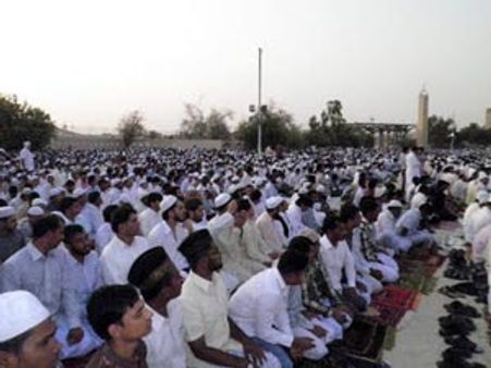 வளைகுடா நாடுகளில் இன்று ரம்ஜான் பண்டிகை கொண்டாட்டம்