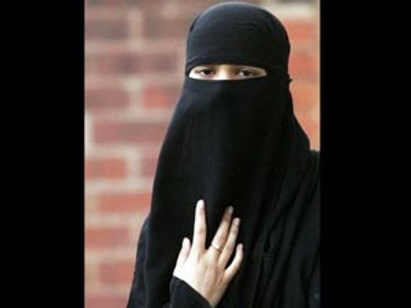 போலீசாருக்கு பர்தாவை விலக்கி முகத்தை காட்டாவி்ட்டால் 1 ஆண்டு சிறை- ஆஸி. அரசு