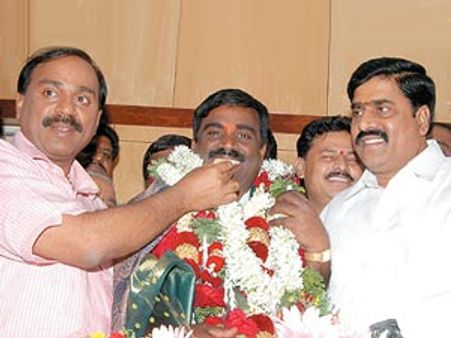 தனிக்கட்சி தொடங்க ரெட்டி சகோதரர்கள் திட்டம்-எம்.எல்.ஏ பதவியிலிருந்து ஸ்ரீராமுலு விலகல்