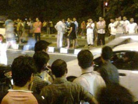 பயங்கர குண்டுவெடிப்பால் கலங்கிய டெல்லியை இரவில் நிலநடுக்கம் உலுக்கியது!