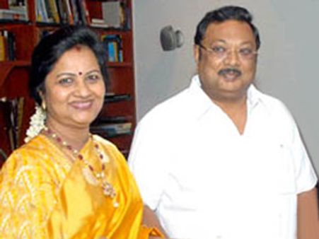 அழகிரி, மனைவி, மகனுக்கு மதுரை கலெக்டர் சகாயம் சம்மன்!