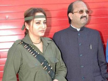 'கிட்னி'யைக் காரணம் காட்டி சிறையில் ஏக சலுகைகளுடன் அமர்சிங் ஏகபோக வாழ்க்கை!