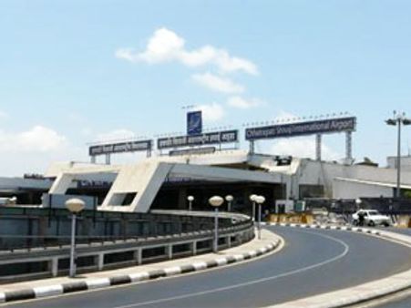 தீவிரவாதிகள் தாக்கக் கூடும் என உளவுத் தகவல்- உஷார் நிலையில் மும்பை விமான நிலையம்