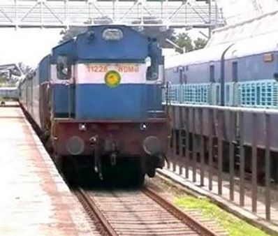 தண்டவாளத்தில் சிமென்ட் கட்டைகள்: பொதிகை எக்ஸ்பிரஸ் ரயிலை கவிழ்க்க சதி