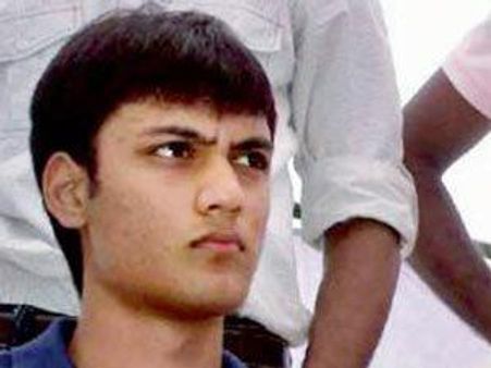 அசாருத்தீன் மகனின் இடது சிறுநீரகம் அகற்றம்: தொடர்ந்து கவலைக்கிடம்