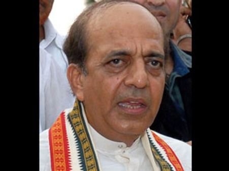 ரயில் விபத்தில் காயமடைந்தவர்களுக்கு ரயில்வே அமைச்சர் நேரில் ஆறுதல்