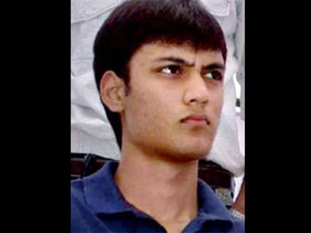 பைக் விபத்தில் படுகாயமடைந்த அசாருத்தீன் மகன் சிகிச்சை பலனின்றி மரணம்