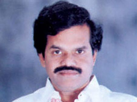 திருச்சி அதிமுக வேட்பாளர் பரஞ்சோதிக்கு பல பெண்களுடன் தொடர்பு- 2வது மனைவி புகார்