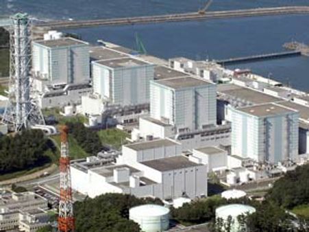 புகுஷிமா அணு உலைகளை 'ரோக்' புயல் தாக்கியது-பாதிப்பில்லை என தகவல்