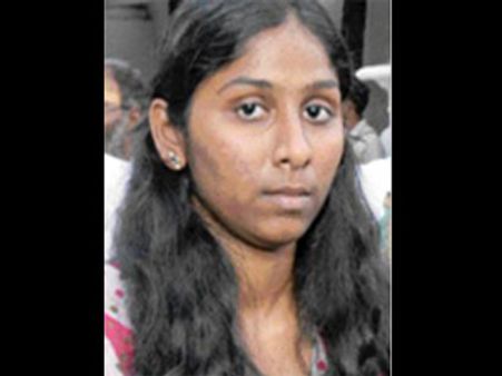 முத்துலட்சுமி தடுப்பதாக புகார்: வீரப்பன் மகள் கணவருடன் செல்ல கோர்ட் அனுமதி