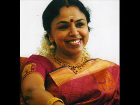 பாடகி சுதா ரகுநாதனுக்கு அண்ணாமலை செட்டியார் நினைவு பரிசு