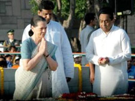 மகாத்மா காந்தியின் 143வது பிறந்த நாள்-நாடு முழுவதும் அஞ்சலி