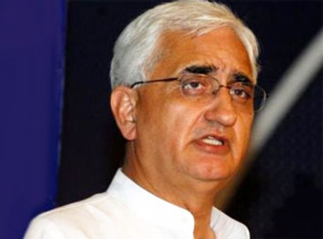 2ஜி உரிம நடைமுறை தொடர்பான அமைச்சரவை முடிவை மாற்ற சிதம்பரம் முயலவில்லை- குர்ஷித்