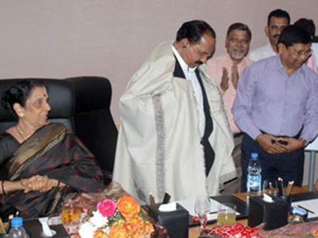சீனாவை வியப்பில் ஆழ்த்தும் வகையில் வேகமாக வளர்கிறது இந்தியா- துபாய் மாநாட்டில் மொய்லி  