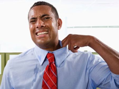 ஆடைகளில் உள்ள வியர்வைக் கறையை அகற்றுவது எப்படி?