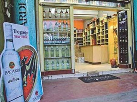 புதுச்சேரி மதுக் கடைகளில் மது விலை திடீர் உயர்வு- குடிமக்கள் பேரதிர்ச்சி!