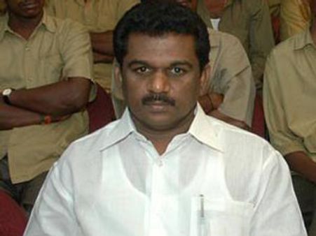 முன்னாள் அமைச்சர் சுரேஷ் ராஜன் மற்றும் உறவினர் வீடுகளில் லஞ்ச ஓழிப்பு துறை சோதனை!