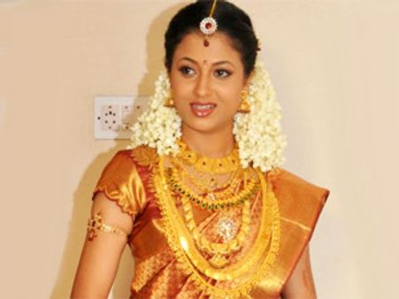 தீபாவளி: பட்டாசு, ஆடை, நகை விற்பனை படுஜோர்!