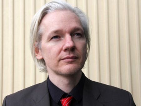 விக்கிலீக்ஸை முடக்க சிலர் சதி-தற்காலிகமாக நிறுத்தப்படுகிறது- அசாஞ்ச் அறிவிப்பு