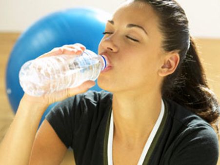 நாலு டம்ளர் தண்ணீர் நோய்களை விரட்டும்!