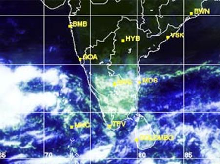 அரபிக்கடலில் காற்றழுத்த தாழ்வு: மீண்டும் கனமழை காத்திருக்கு!