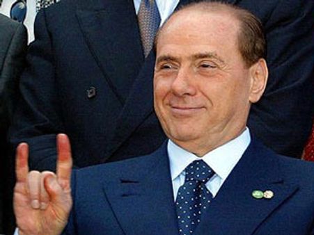 இத்தாலியை ஆட்டிப் படைத்த 'செக்ஸ் மன்னன்' பெர்லுஸ்கோனிக்கு விழுந்தது திரை!