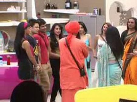 பிக் பாஸ் வீட்டில் சுவாமி அக்னிவேஷ் – கலகலப்பாக தொடங்கியது நிகழ்ச்சி