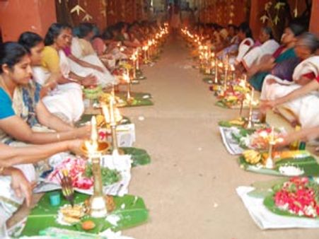 செங்கோட்டை அருகே ஆரியங்காவில் அணையா விளக்கு ஏற்றப்பட்டது