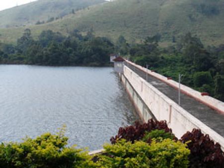 முல்லைப் பெரியாறில் புதிய அணை கோரி கேரளாவில் முழு அடைப்பு- ஜெ. கொடும்பாவி எரிப்பு