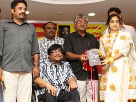 இயக்குநர் சீனு ராமசாமியின் 'காற்றால் நடந்தேன்'- கவிதை வெளியீடு!