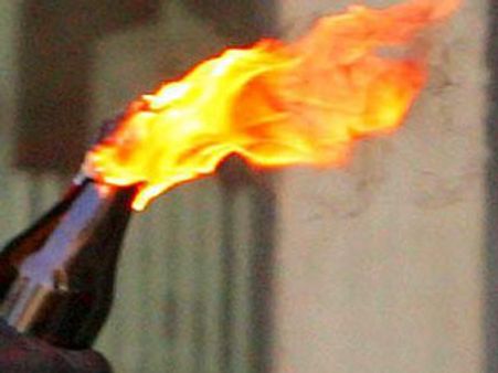 வேடசந்தூரில் முத்தூட் நிதி நிறுவனம் மீது பெட்ரோல் குண்டுவீச்சு