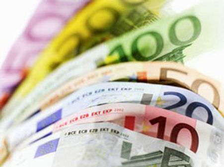 யூரோ மண்டலத்தை காப்பாற்ற கடும் விதிமுறைகள்: 17 நாடுகள் ஏற்றன; ஏற்க மறுத்தது பிரிட்டன்