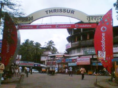 போலீஸ் உதவியோடு திருச்சூரில் 20க்கும் மேற்பட்ட தமிழக ஐயப்ப பக்தர்கள் வாகனங்கள் மீது தாக்குதல்!!