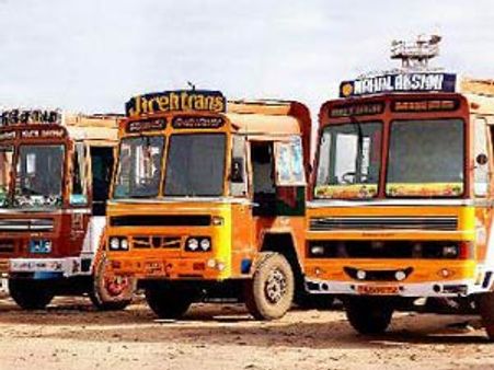 30,000 லாரிகள் நிறுத்தம்-கேரளாவுக்கு பால், காய்கறி, முட்டை எதுவும் போகவில்லை!