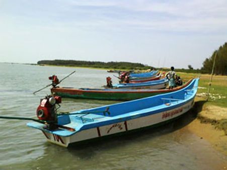 பழவேற்காடு ஏரியில் படகு விபத்து-கிறிஸ்துமஸ் சுற்றுலா வந்து குடும்பத்தோடு பலியான 22 பேரின் சோகக் கதை