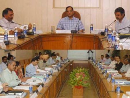 தானே புயல் நிவாரணப் பணிகளுக்கு முதல் கட்டமாக ரூ. 500 கோடி வழங்க தமிழக அரசு கோரிக்கை