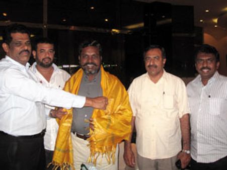 துபாயில் திருமாவளவன்