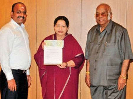 தானே புயல் நிவாரணம்: ஒரே நாளில் ரூ.28 கோடி நிதி - எம்ஏஎம் ராமசாமி ரூ1 கோடி வழங்கினார்!