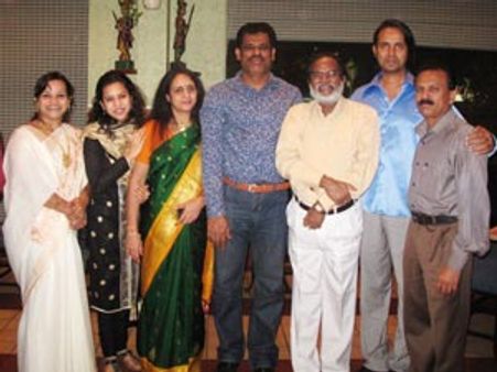 துபாயில் இசைய‌மைப்பாள‌ர் க‌ங்கை அம‌ர‌னுக்கு வ‌ர‌வேற்பு