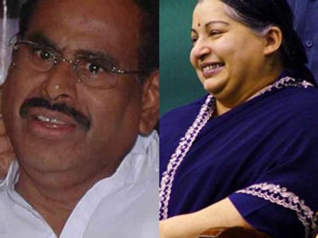 மக்கள் தொடர்பு அதிகாரியாக இருந்து ஜெ.வின் தொடர்பு எல்லையிலிருந்து விரட்டப்பட்ட நடராஜன்!